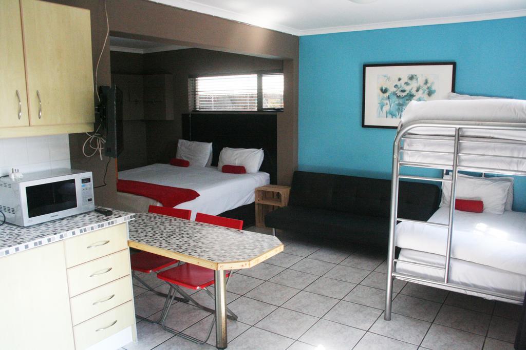 Colors Of Cape Town Lodge Bagian luar foto