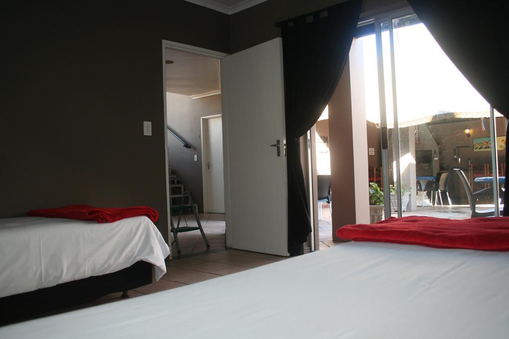 Colors Of Cape Town Lodge Bagian luar foto